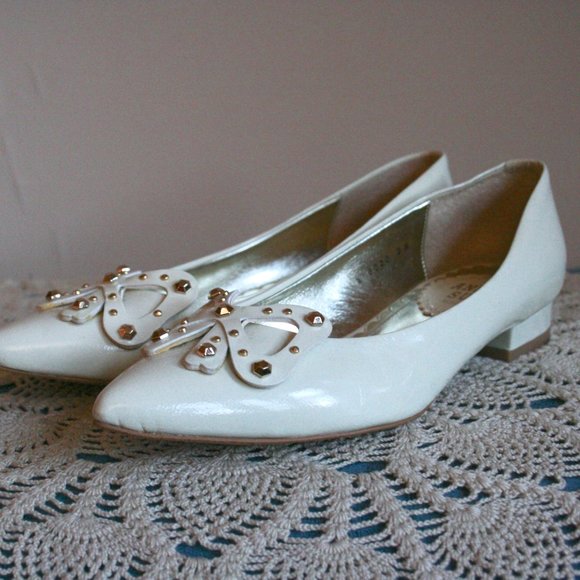 Anna Sui Creamy White Leather Pointy Toed Flats With Studded Bow Size 7 - Picture 2 of 10